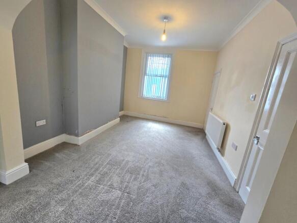 2 bed Terraced to rent Image 4
