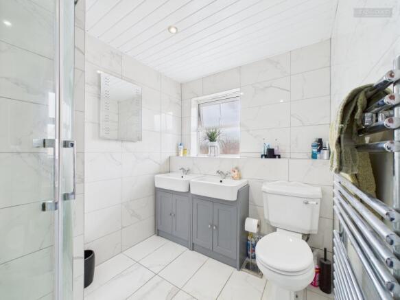 En-Suite To Master Bedroom