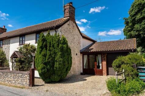 Chain-Free and Characterful Flint Home with Countryside Views in Carbrooke