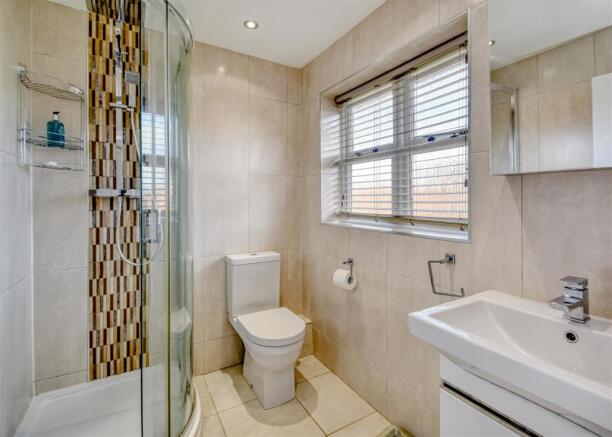 27 Old Farm Drive-bed2 ensuite.jpg
