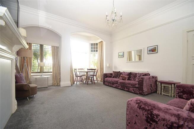 2 bed Apartment to rent Image 8