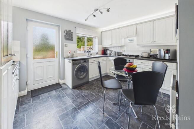4 bed Detached for sale Image 3