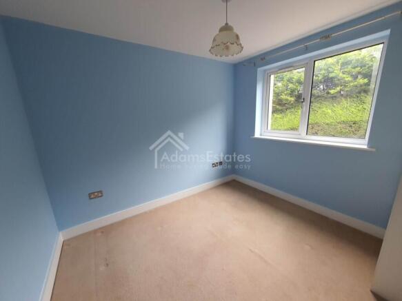 3 bed Flat to rent Image 4