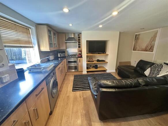 2 bed Terraced for sale Image 2