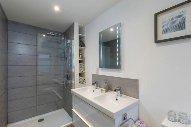 Master en-suite shower room
