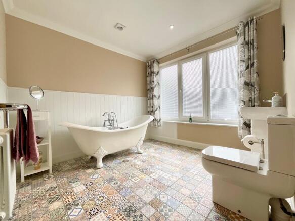 2 bed Flat for sale Image 7