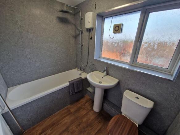 3 bed Flat to rent Image 9