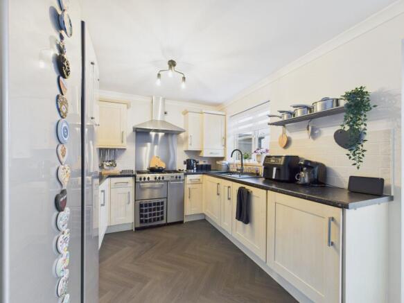 Kitchen & Dining