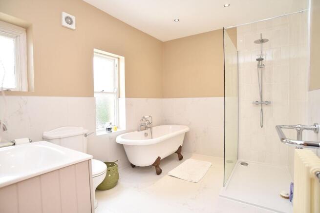 4 bed Terraced for sale Image 4