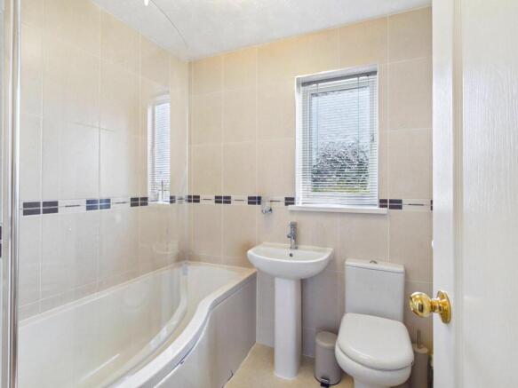4 bed Detached for sale Image 7