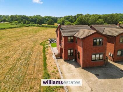 Maes Derw, Rhewl, LL15