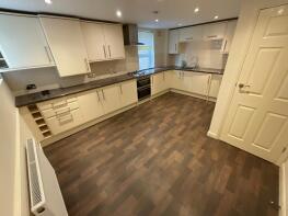 Flat 4, 51 Lees Manor Court, Upminster Road, Hornchurch RM11 3XN