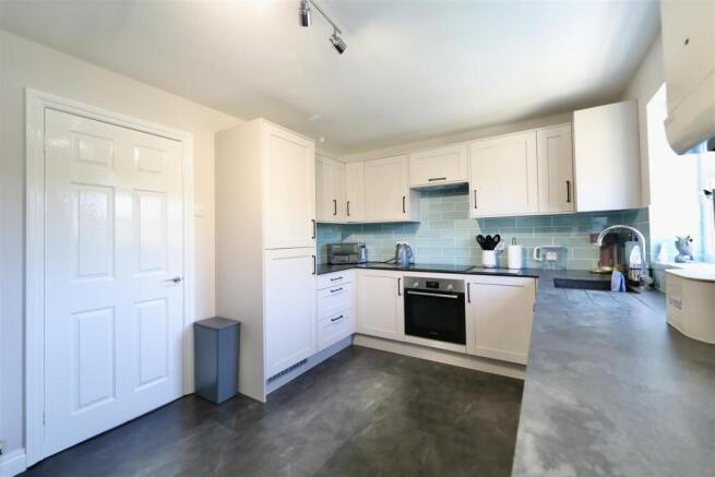 3 bed Terraced for sale Image 5