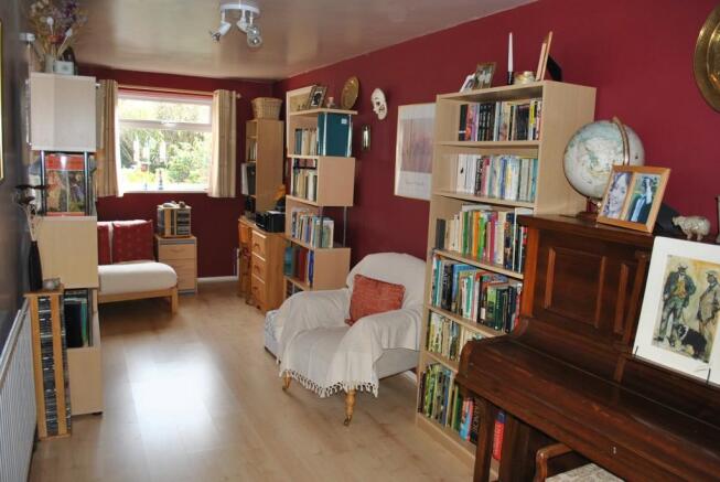 FAMILY ROOM/BEDROOM 4