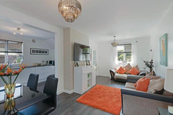 Lounge & Kitchen