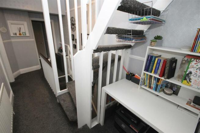 FIRST FLOOR LANDING