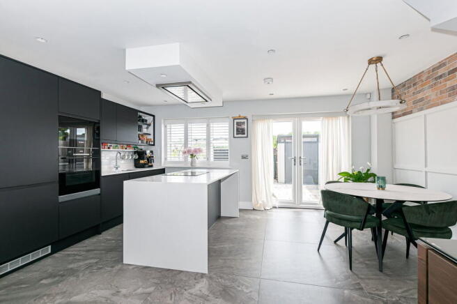 4 bed Link Detached House for sale Image 3