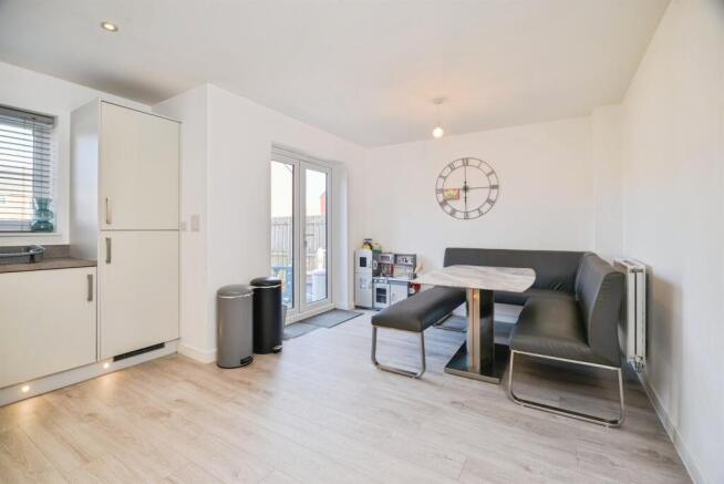 4 bed Detached for sale Image 5