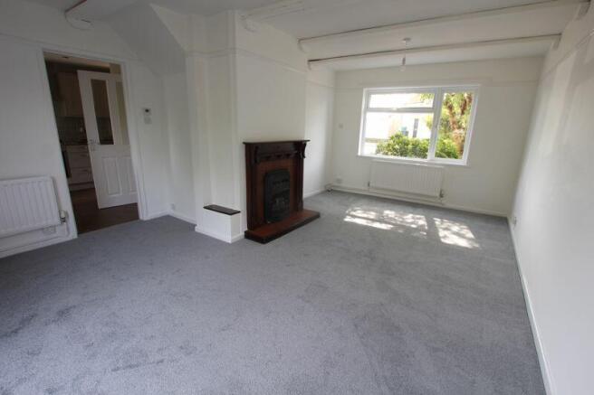 lounge/dining room