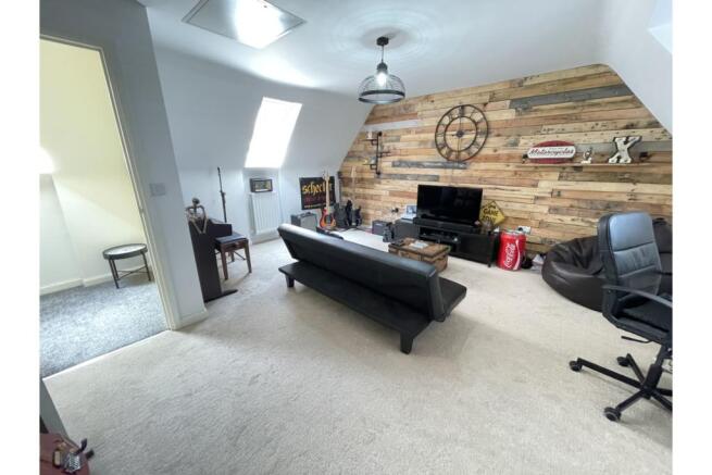 Bedroom 5/Games Room