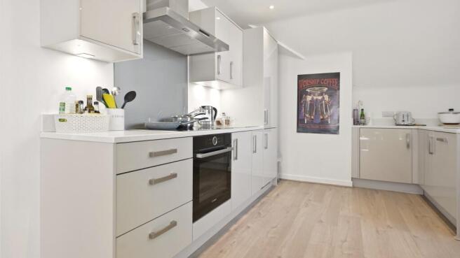 2 bed Penthouse to rent Image 8