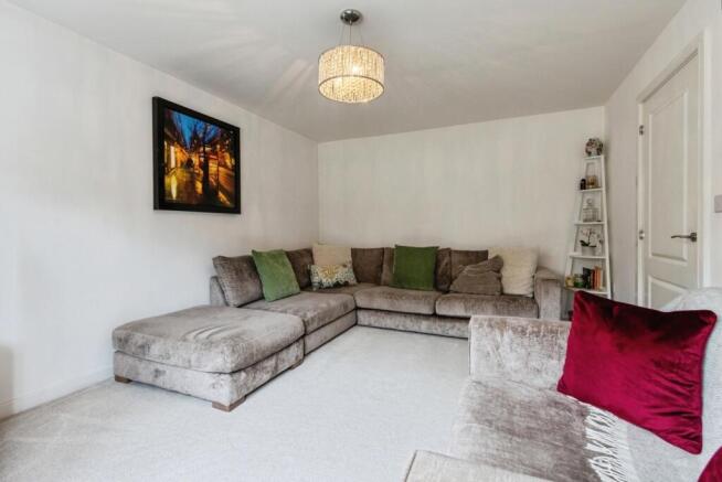 4 bed Detached for sale Image 5