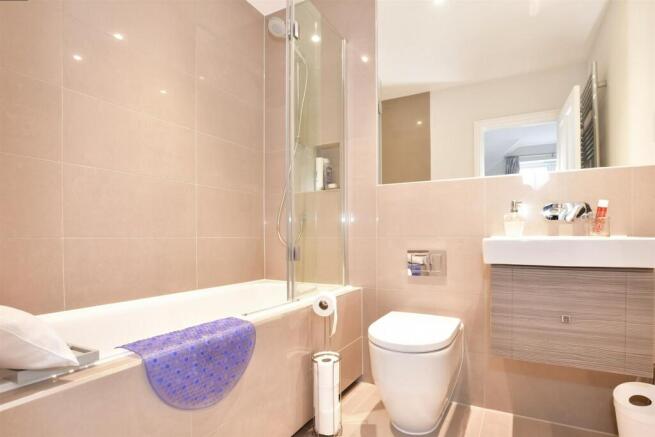 En-Suite Bathroom