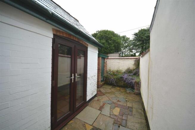 Rear Patio Garden