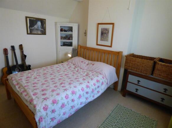BEDROOM 2