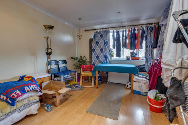 Flat 184 London Road, East Grinstead, East Sussex, RH19 1EY
