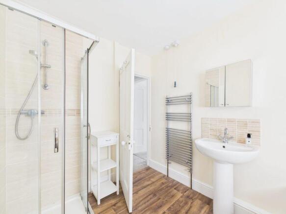 2 bed Flat for sale Image 11
