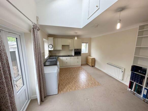 Kitchen / Lounge