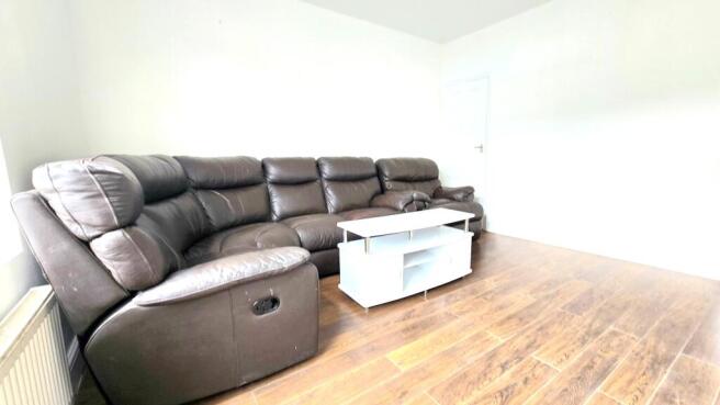2 bed Flat to rent Image 5