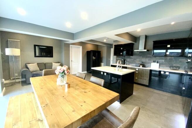 open plan family/liv