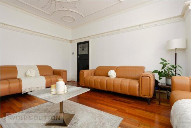 5 bed Detached for sale Image 5