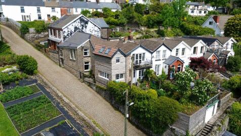 Heol-y-beiliau, Llantrisant, Pontyclun, Rhondda Cynon Taff. CF72 8ES