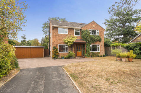 Carlyon Close, Farnborough, Hampshire, GU14