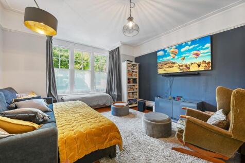 Coulsdon Road, Caterham, CR3
