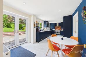 5, Squirrels Corner, Burton-on-trent DE13 8SA