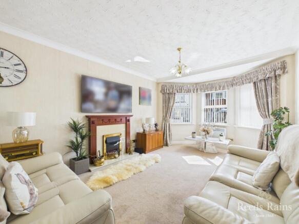 2 bed Apartment for sale Image 5