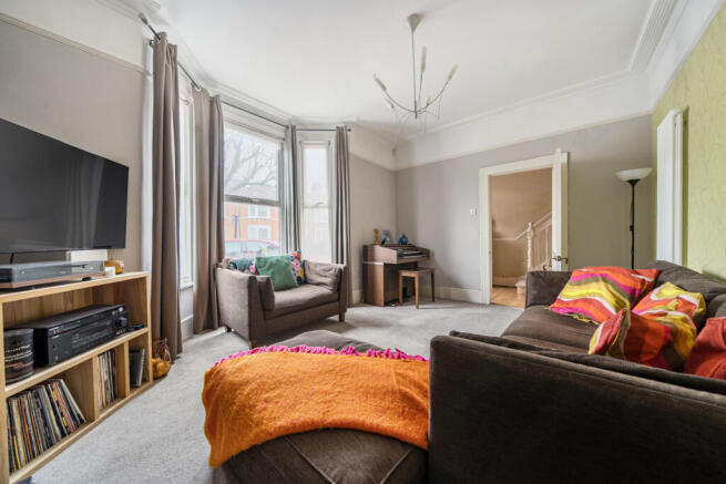 1386348-3-6931a18...