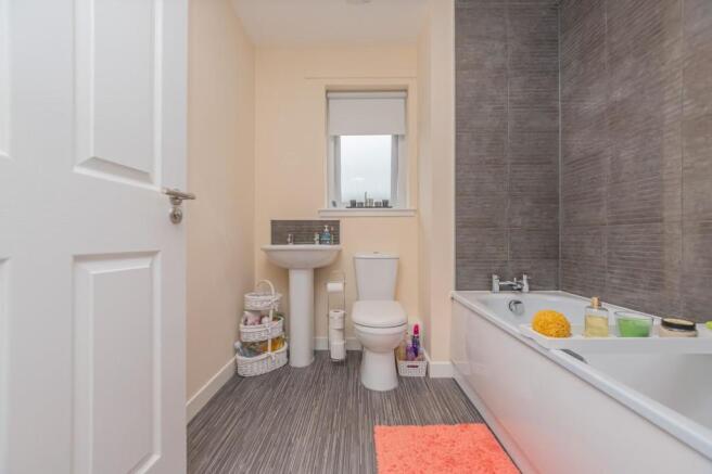 16. Bathroom.jpg