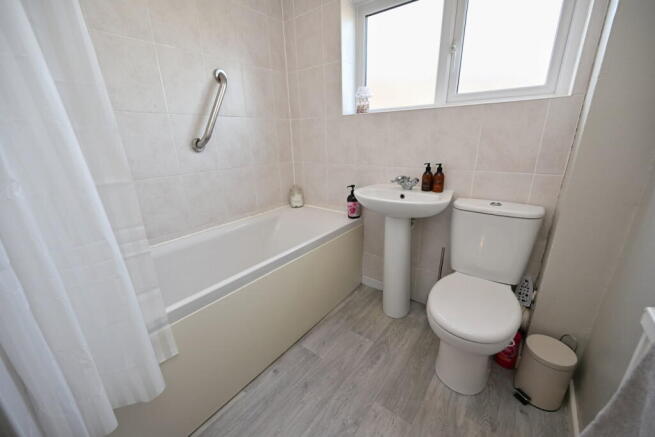 4 bed Detached for sale Image 12