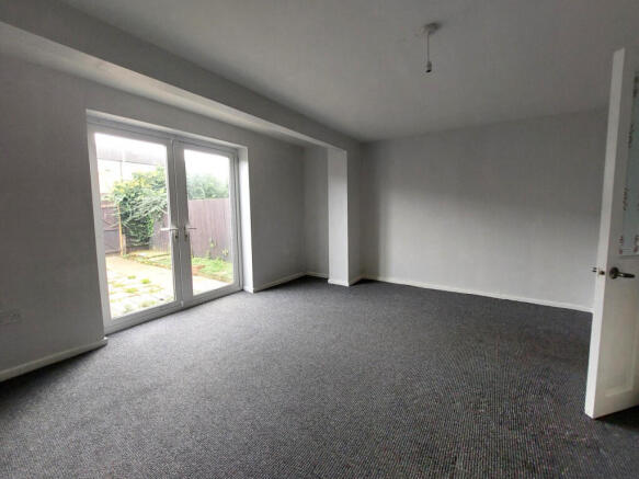3 bed Terraced to rent Image 8
