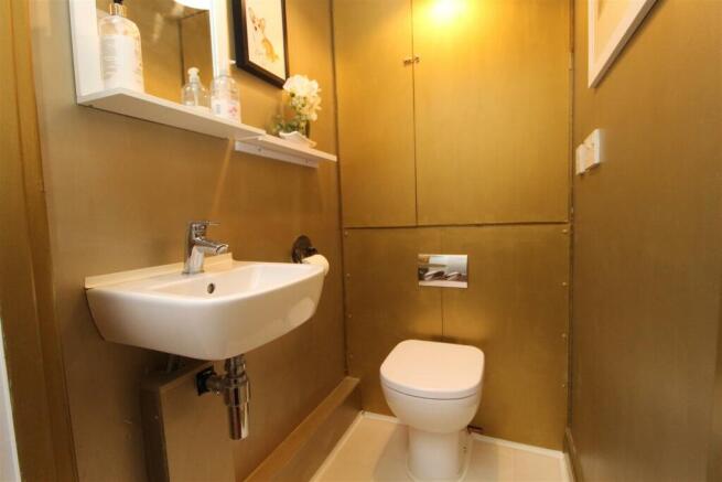 CLOAKROOM/W.C