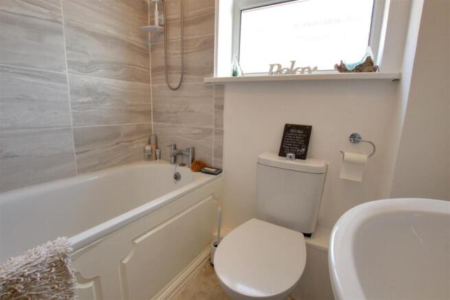2 bed Flat for sale Image 11