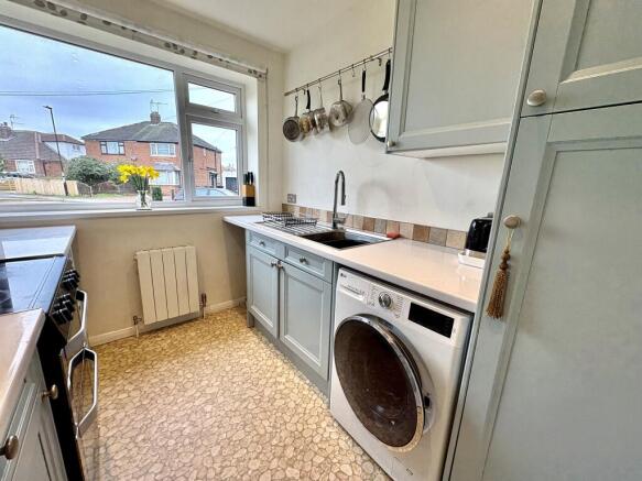 2 bed Semi-Detached Bungalow for sale Image 9