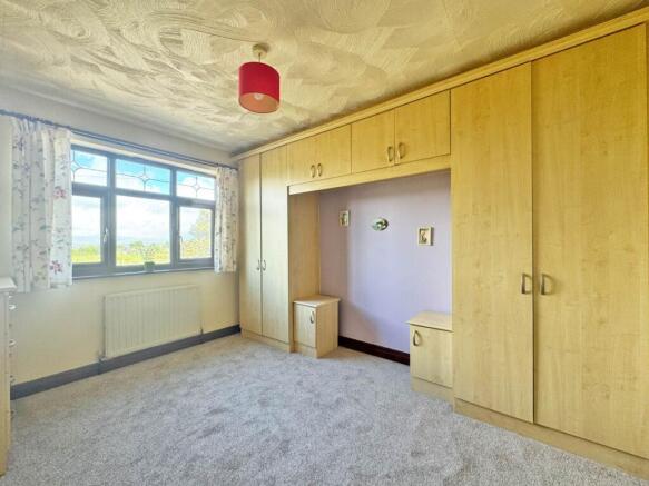 4 bed Detached Bungalow to rent Image 12