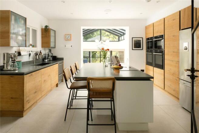 5 bed Link Detached House for sale Image 5