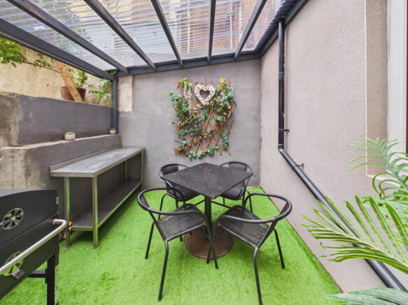 2 bed Apartment for sale Image 11